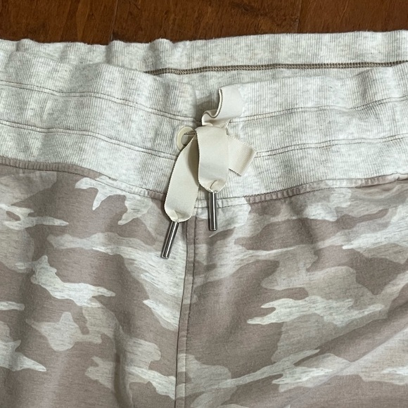 ATHLETA BALANCE PRINTED JOGGERS, OATMEAL CAMO, WOMENS SIZE 3X - Picture 9 of 10